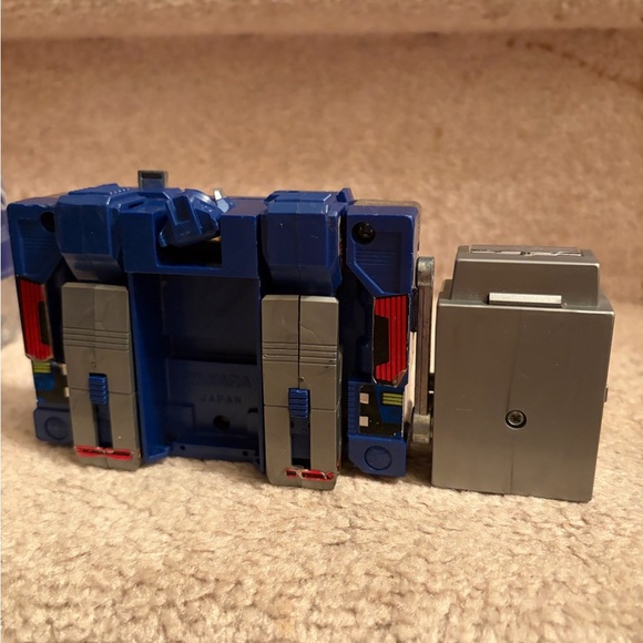 Rare Vintage 1983 Transformers G1 Soundwave Toys - Picture 2 of 3